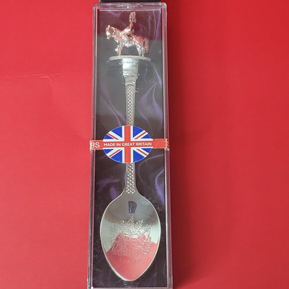 Collector Spoons - London England  - Royal Carriage - Picture 2 of 10